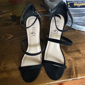 Black heels size 7
